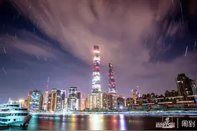 申城夜空仰望星星，挑战拍摄浦江星轨 | 晨镜头图片
