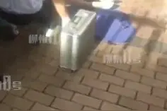 惊险！柳州一女子被高空坠下的长钉砸中头部，还抱着婴儿图片