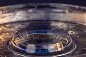 科学家研究了半天，终于搞懂了......泡泡为啥会破裂图片