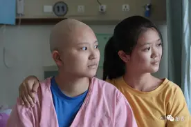 一拍 | 骨肉瘤女大学生：腿好了想带妈妈逛逛北京城图片