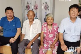 耄耋老人结良缘 果糖“婚宴”倡新风图片