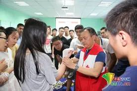 “救在身边”闵华：扎根基层三十载 让应急救护在民间播种图片