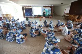 琼海留守（困境）儿童夏令营学员学习急救常识图片