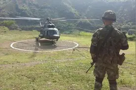哥伦比亚空军一架米格-17直升机遇袭 飞行员重伤身亡图片