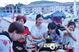 百里杜鹃：功夫在“花”外 美食迎客来图片