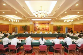 首届浦东十大优秀青年企业家出炉了，全部是80后，对话区委书记干货满满图片