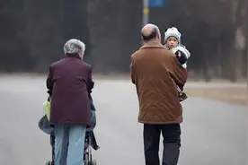 “新型啃老”正流行：是年轻人晚熟，还是老人不放手？图片