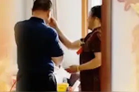 新娘刚被接走，摄影师记录下娘家人真实一幕……图片
