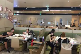 “半份菜，满份爱”，吃火锅拼菜、拼锅底，还能打包回家继续烫，今天你拼了吗？图片