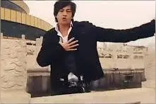还记得《北京欢迎你》里的何润东吗？他现在长这样图片