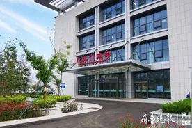 “小黄人”不住院也能退黄疸了！烟台山医院开展门诊蓝光治疗图片