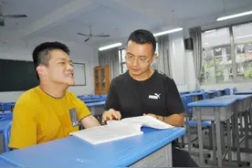 展翅吧！“逆风飞翔”的少年图片