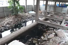 东营河口区一“烂尾楼”挺立十余年变身“垃圾场”安全卫生隐患层出不穷图片