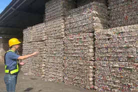 你丢掉的矿泉水瓶可变身一件T恤，每个月每个上海人“丢弃”的2个瓶子来到这里重获新生图片