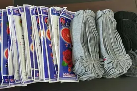 “马尾辫”女士给惠农交巡警送来60双袜子、鞋垫图片