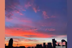 美得不像话！南京天空现绝美晚霞图片