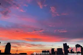 美得不像话！南京天空现绝美晚霞图片