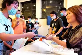 新锐青年作家谢胜子《无界成长》首场签售会亮相上海书展图片