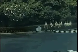 兵哥哥的这个“公主抱”，又暖又帅图片