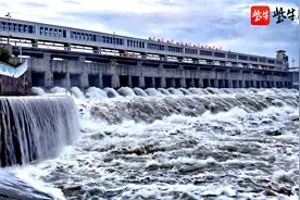 石梁河水库泄洪流量创历史最新记录 连云港市全力迎战上游大流量洪水过境图片