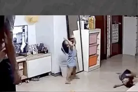 超惊险！穿衣镜突然倒下，爸爸飞身护娃秒变“超人”图片