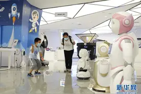 走进机器人世界 感知科技魅力图片
