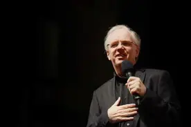 东湖夜读·为你讲书①｜《亲密关系》：婚姻是一个人的事图片