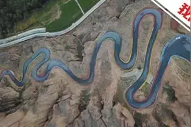 甘肃白银有段奇险公路 2.3公里盘山路拐22道弯图片