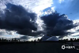 壮观！看雨后云卷云舒的哈尔滨大剧院图片