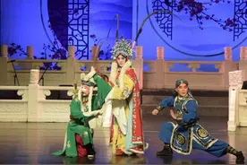 一位“京戏迷”的故事：80余年，迷恋丝毫未减图片