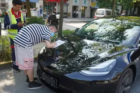 特斯拉“拒交门”进展：上海车主顺利提车 武汉订单被取消图片