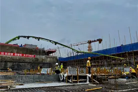 历时48小时 西安站首个基础筏板浇筑完成图片