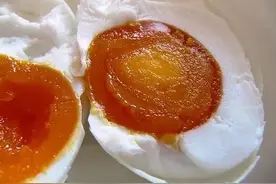 咸鸭蛋，就是盐水鸭下的蛋吗？图片