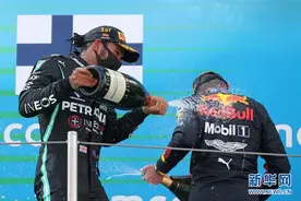 F1西班牙大奖赛：汉密尔顿夺冠图片