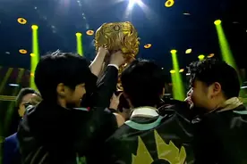 TS夺得2020王者荣耀世冠总决赛冠军 奖金达1344万图片