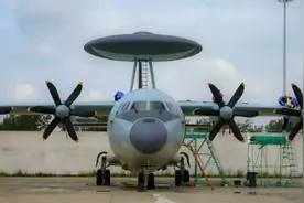 航空工业陕飞飞机“化妆师”的“漆彩”生活图片