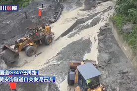 北川21条道路现160余处垮方 当地正冒雨抢通图片