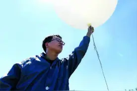 宝山气象局为啥每天放气球？给云层“拍片”捕捉高空“密码”把脉“风云变幻”图片