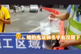 坐公交看到民警烈日执勤太心疼 她匿名送去夏日“清凉”视频封面