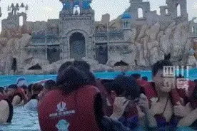 还敢“乘风破浪”吗？女孩在水上乐园被巨浪掀飞，脸部4处骨折险毁容图片