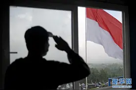 印度尼西亚：军营里的敬礼图片