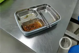 2020光盘行动｜派出所食堂每天按用餐人数备菜，所长展示“光盘”图片