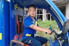 挡刀救女孩的川籍小哥恢复上班还收获了爱情：女孩是南充人，此前只是客户图片