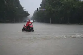 成都：16天3场雨，雨量是往年2.3倍 30小时转移群众18600人图片