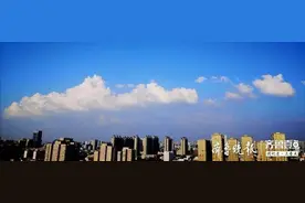 高温出奇迹！济南天空出现壮观对流云团，仿佛一团团巨大的棉花图片