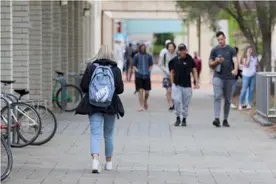 疫情下没补贴、为省钱不吃饭，调查称多数留学生会劝朋友别去澳洲图片