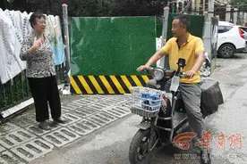 这边失主担心一晚上 那边黄马甲一大早捡到车钥匙着急寻人图片