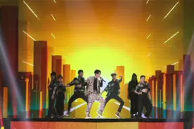 街舞版《Boom》来了！张艺兴燃爆“超级秀”舞台视频封面