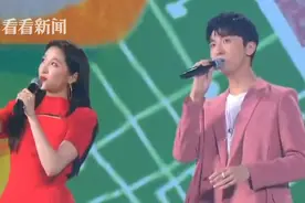 甜蜜的味道！关晓彤、牛骏峰演绎经典歌曲《你笑起来真好看》图片