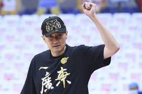 杜锋：易建联受伤，就是因为他太拼太有责任心图片